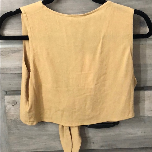 Tie front Crop top - Picture 2 of 2